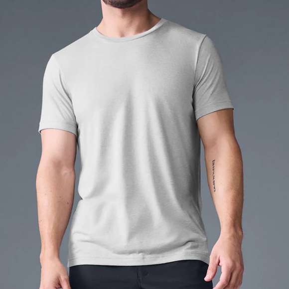 ALO Yoga Men's triumph tee Small - Picture 1 of 9
